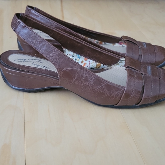 Easy Street, Comfort Wave. Slip on 6-1/2 Elastic on heel for comfort. - Picture 2 of 4